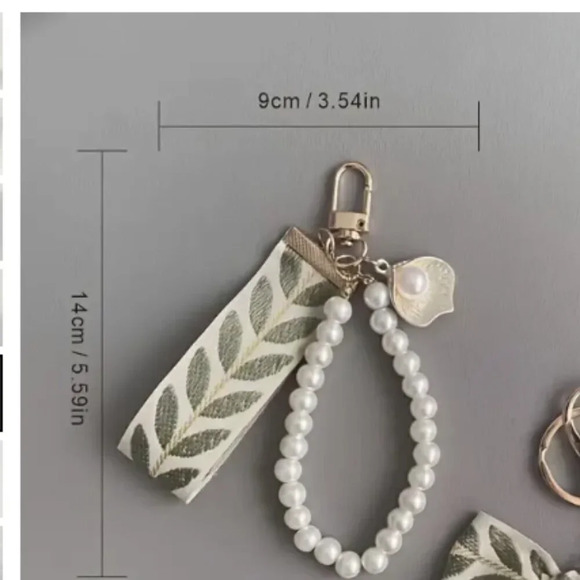 Keychain - Faux Pearl with embroidered armband - NEW - Picture 2 of 2